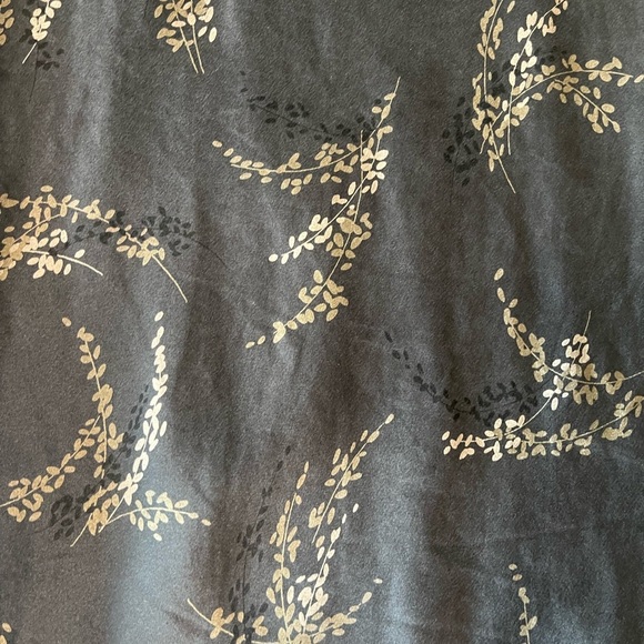 Elegant Black and Gold Women's Skirt - Picture 3 of 7